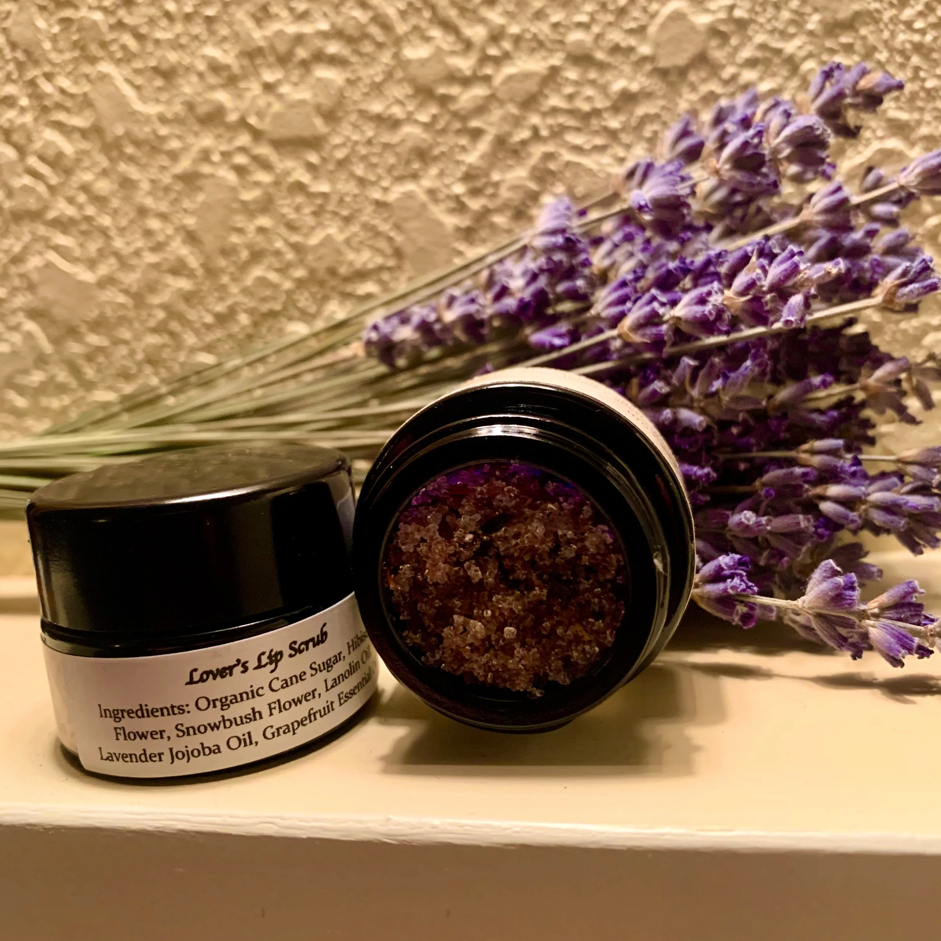 LOVER'S LIP SCRUB